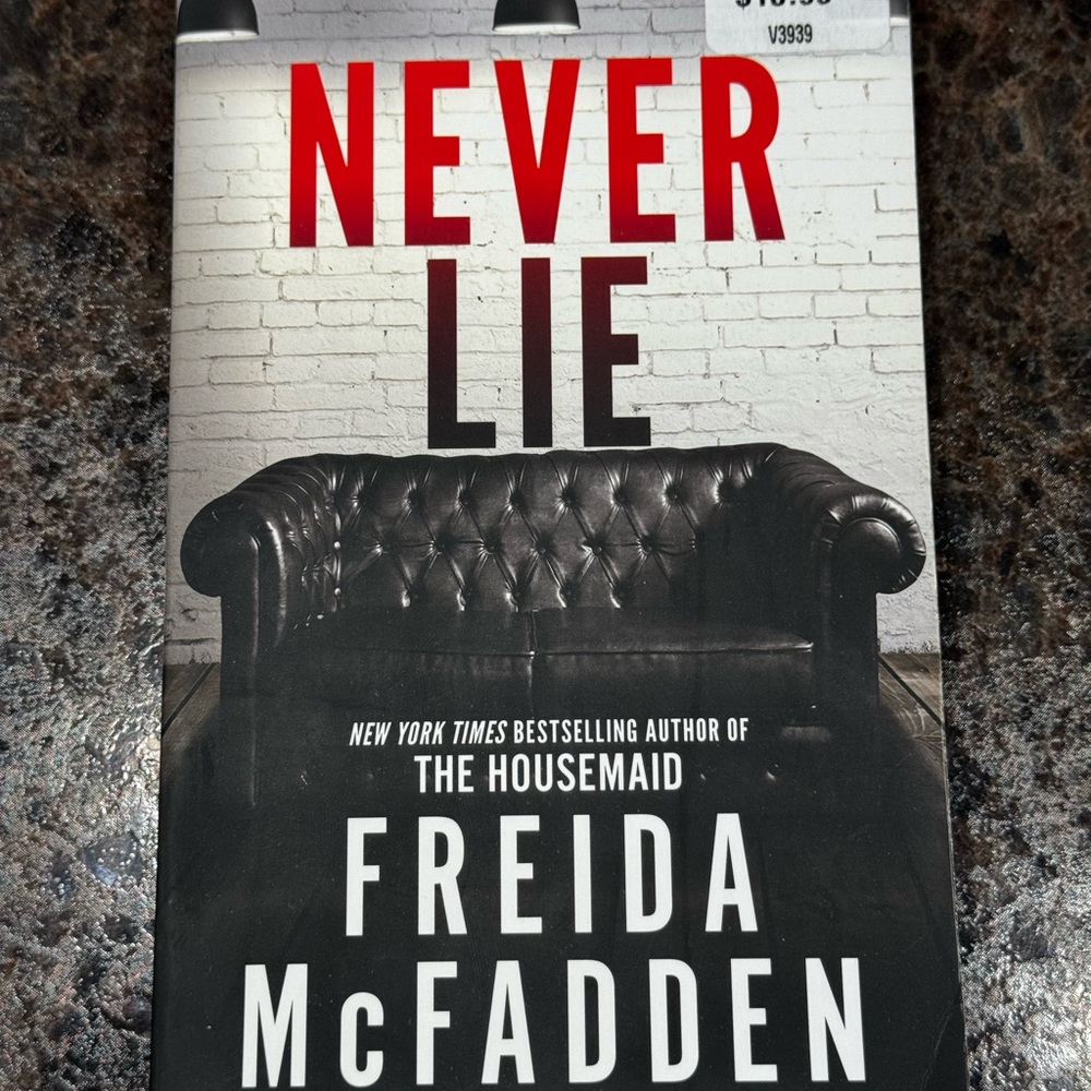 Never Lie by Freida McFadden Book